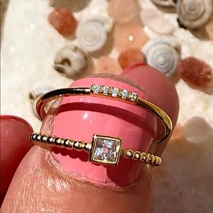 NWT Dainty gold rings perfect for stacking.